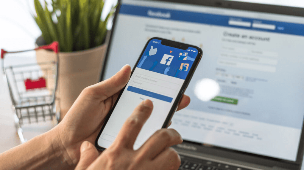 Làm sao để xem lịch sử hoạt động trên Facebook